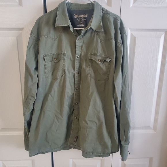 WRANGLER RETRO PREMIUM. MODERN FIT XXL ARMY GREEN SNAP CLOSURE. LONG SLEEVES - Picture 2 of 8